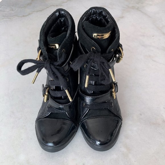 Michael Kors black & gold skid wedge sneaker / lace up ankle boot / bootie shoe - Picture 6 of 10